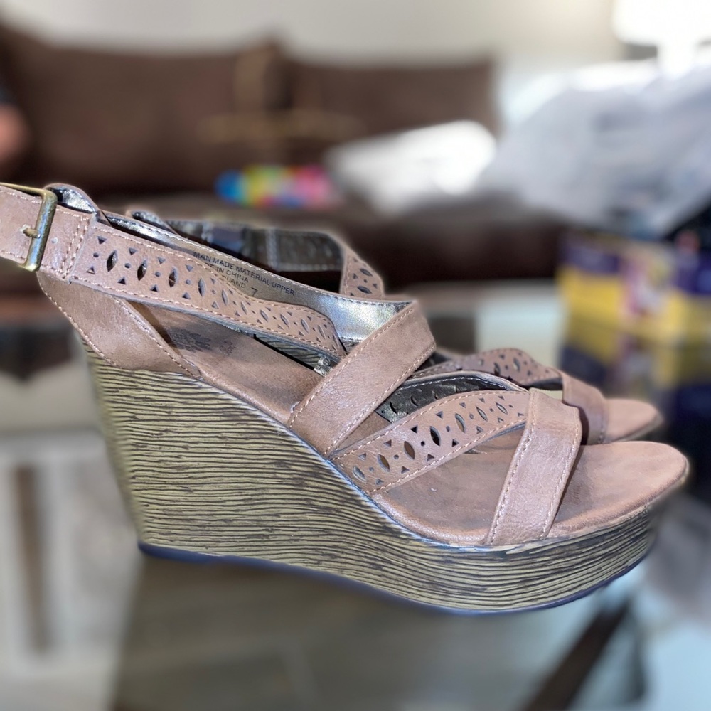 👠 Yellow Box Wedges 👠